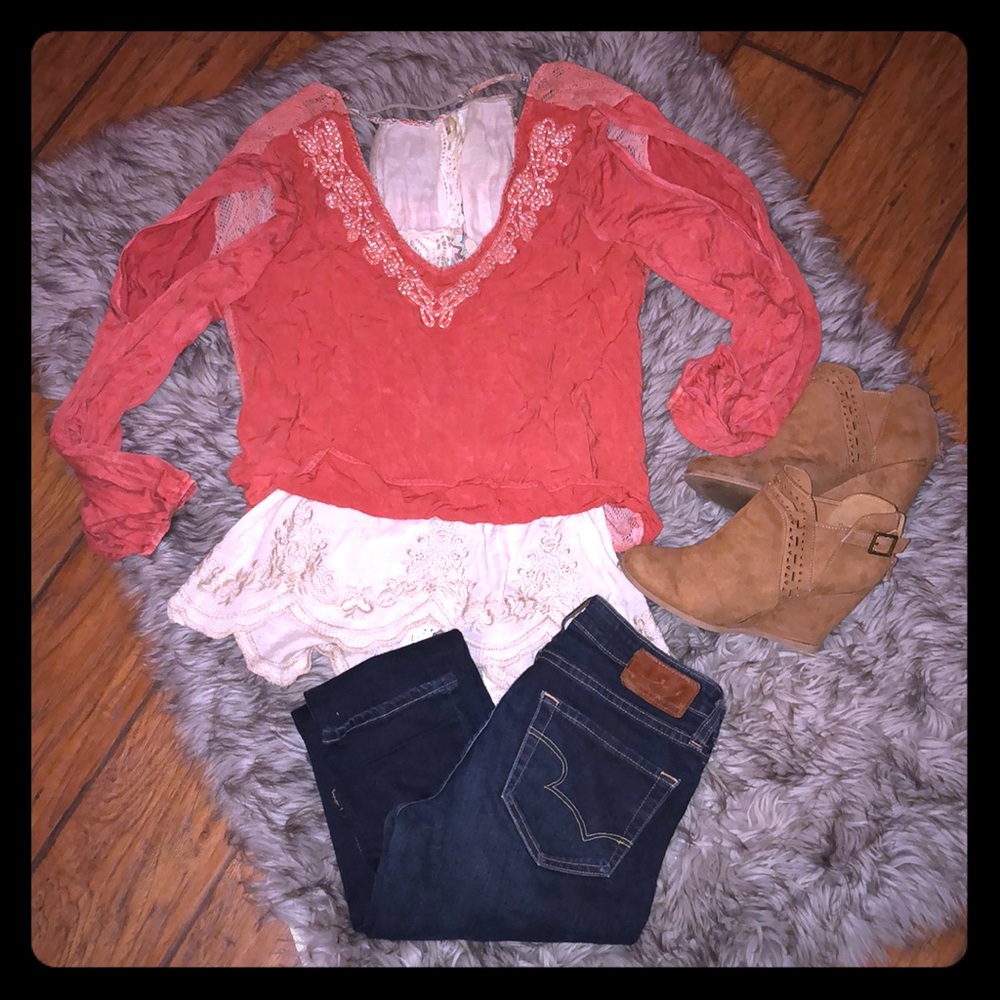 Gimmicks Cold shoulder shirt and layering Tank